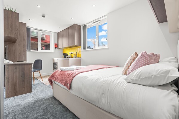 1 bedroom, iron/ironing board, internet, bed sheets