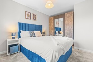 4 soverom, strykejern/-brett, internettilgang og sengetøy