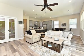 تلفزيون ذكي، مشغل دي في دي، كُتُب، مكتبة فيديو