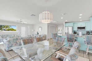 Unclassified image, 5 of 45, button