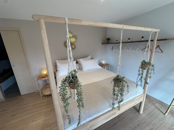 2 bedrooms, iron/ironing board, travel cot, free WiFi