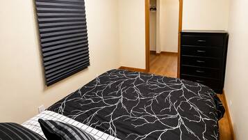 1 bedroom, iron/ironing board, WiFi (free), bed sheets