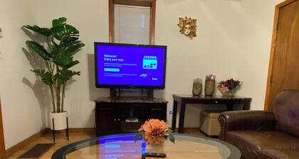 1-bedroom apartment in charming Chicago with AC and free street parking