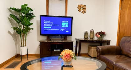 1-bedroom apartment in charming Chicago with AC and free street parking