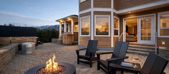 The Kingfisher Estate, 4BR, Hottub/sauna, massage chairs, heated garage