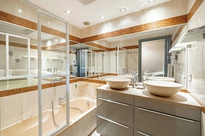 Apartment | Bathroom