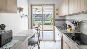 Unclassified image, 2 of 16, button - Apt With A/C and Balcony - 1bdr/4p - Cannes/ Beach (Cannes)