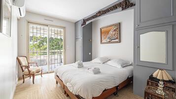 Apartment | 1 bedroom, laptop workspace, iron/ironing board, bed sheets