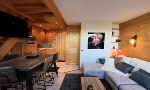 Living area - Apartment in Meribel With Ski-in Access (Les Allues)