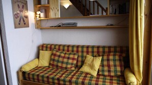 Interior - White Lake F07 (Les Allues)