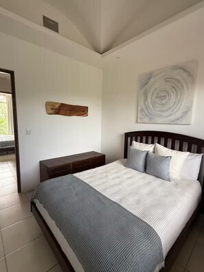 3 quartos, ferros/tábuas de passar roupa, Wi-Fi, roupa de cama