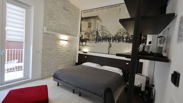 Comfort-Doppel- oder -Zweibettzimmer, 1 Queen-Bett, eigenes Bad, Stadtblick | Zimmersafe, laptopgeeigneter Arbeitsplatz, schallisolierte Zimmer