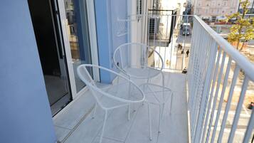 Comfort-Doppel- oder -Zweibettzimmer, 1 Queen-Bett, eigenes Bad, Stadtblick | Terrasse/Patio