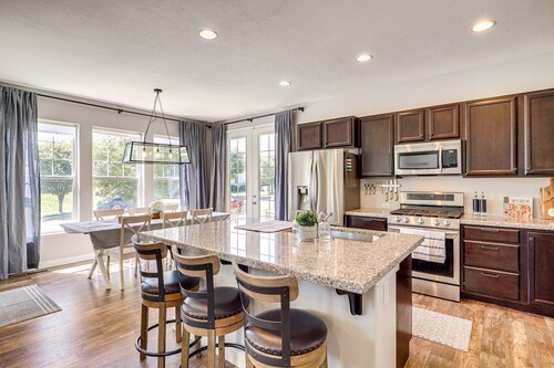 Daybreak Cottage Home w Mountain Views