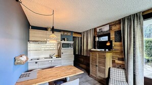 Coffee/tea maker, fridge, microwave, oven - Apartment in Les Gets With Ski Slope Access (Les Gets)