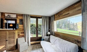 Living area - Apartment in Les Gets With Ski Slope Access (Les Gets)