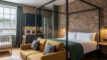 Deluxe Studio Suite, 1 Katil Raja (King) dengan Katil Sofa, Non Smoking | Kalis bunyi, seterika/papan seterika, Wi-fi percuma, cadar katil