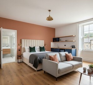 Deluxe Studio Suite, 1 King Bed with Sofa bed, Non Smoking | Soundproofing, iron/ironing board, free WiFi, bed sheets