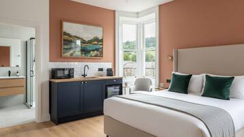 Deluxe Studio Suite, 1 King Bed with Sofa bed, Non Smoking | Soundproofing, iron/ironing board, free WiFi, bed sheets