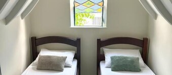 卡斯特尔迪马德雷旅舍  