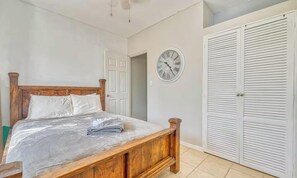 2 bedrooms, iron/ironing board, WiFi