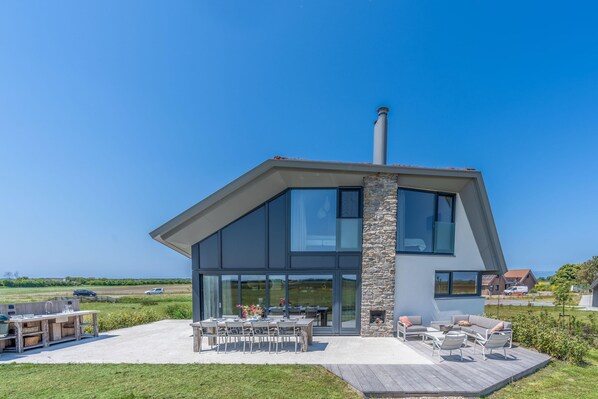 فيلا | تناول الطعام بالخارج