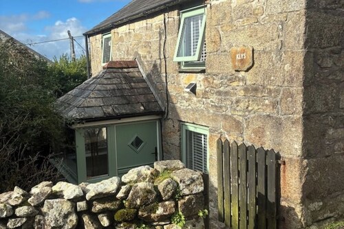 Charming Detached Cornish Stone Cottage with Private Garden & Coastal Access