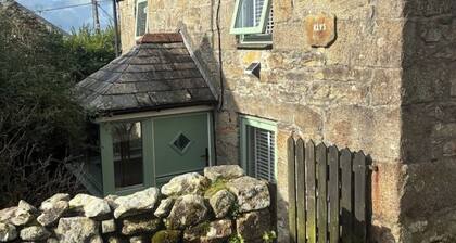 Charming Detached Cornish Stone Cottage with Private Garden & Coastal Access