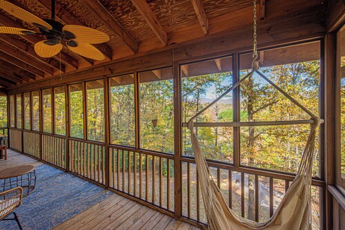 Mountain View Escape-Dog friendly, Screened Porch