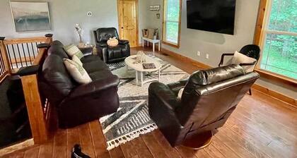 Mountain View Escape-Dog friendly, Screened Porch