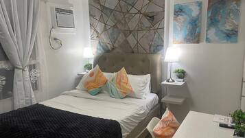 Iron/ironing board, bed sheets