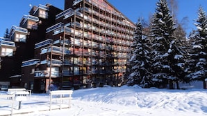 Unclassified image, 2 of 3, button - Studio for 4 People in Arc 1800, Ski-in Ski-out and Close to Shops in the Village of Charvet (Bourg-Saint-Maurice)