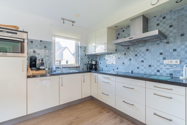 House | Private kitchen | Highchair - Charming Villa Near the sea and Forest (De Koog)