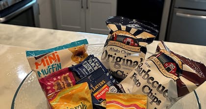 Comfortable, convenient, 3 bed 2 bath house with heated garage