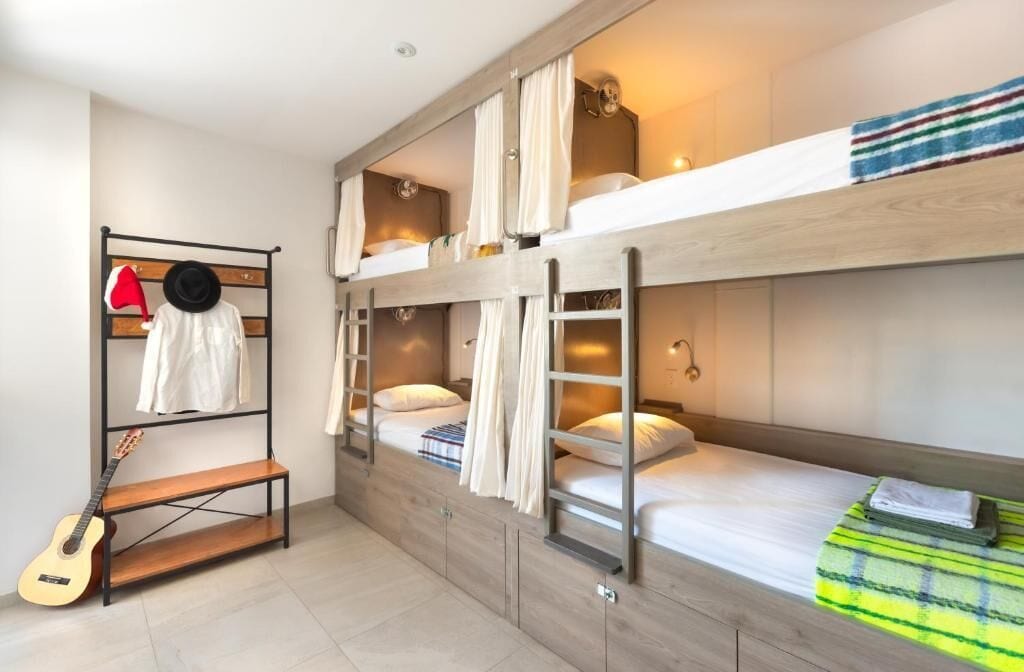 Caja de seguridad en la habitación y cortinas blackout 