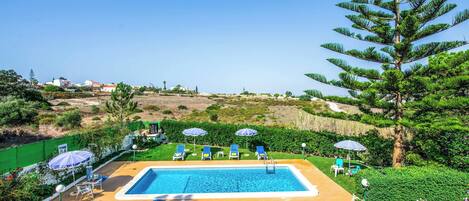 حمّام سباحة مُدفَّأ