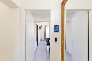 Comfort Double or Twin Room, 1 Queen Bed, Balcony, City View | Living area | 43-inch TV with digital channels - Pescaramare (Pescara)