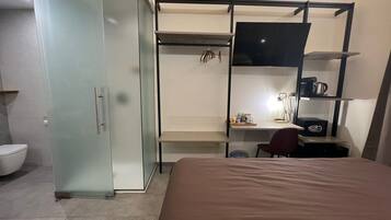 Chambre Confort Double ou avec lits jumeaux, 1 grand lit, balcon, vue ville