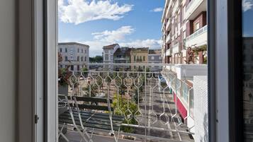 Comfort kamer, 1 twee- of 2 eenpersoonsbedden, 1 queensize bed, balkon, uitzicht op de stad | Terras