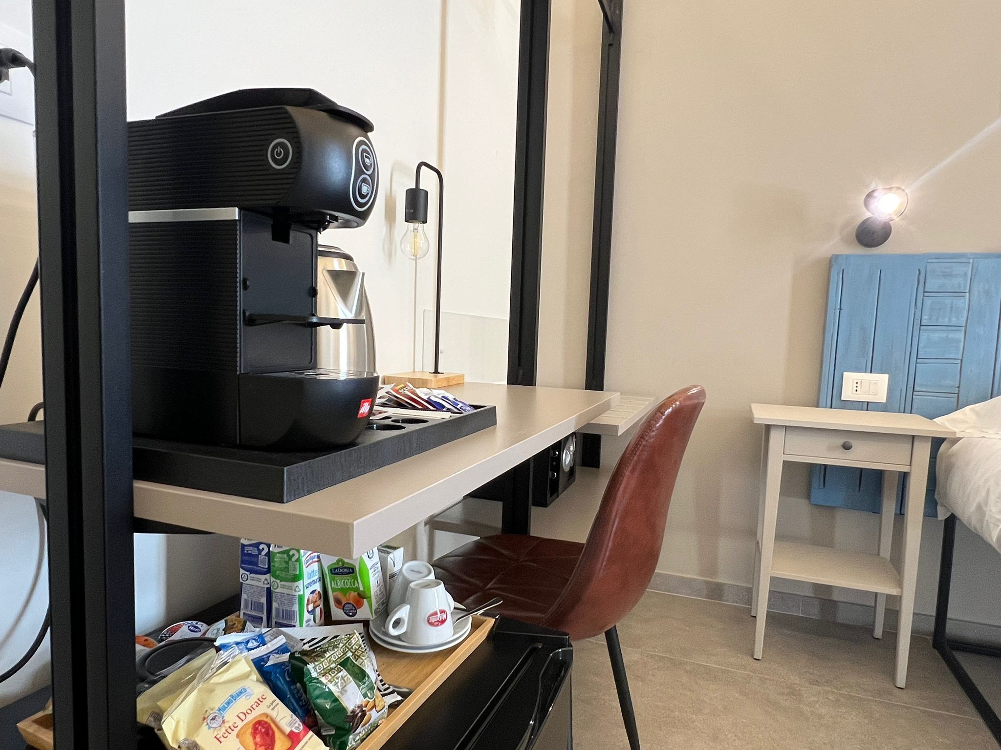 コンフォート ダブルまたはツインルーム クイーンベッド 1 台 バルコニー シティビュー | デスク、ノートパソコン用作業スペース、防音設備、アイロン / アイロン台