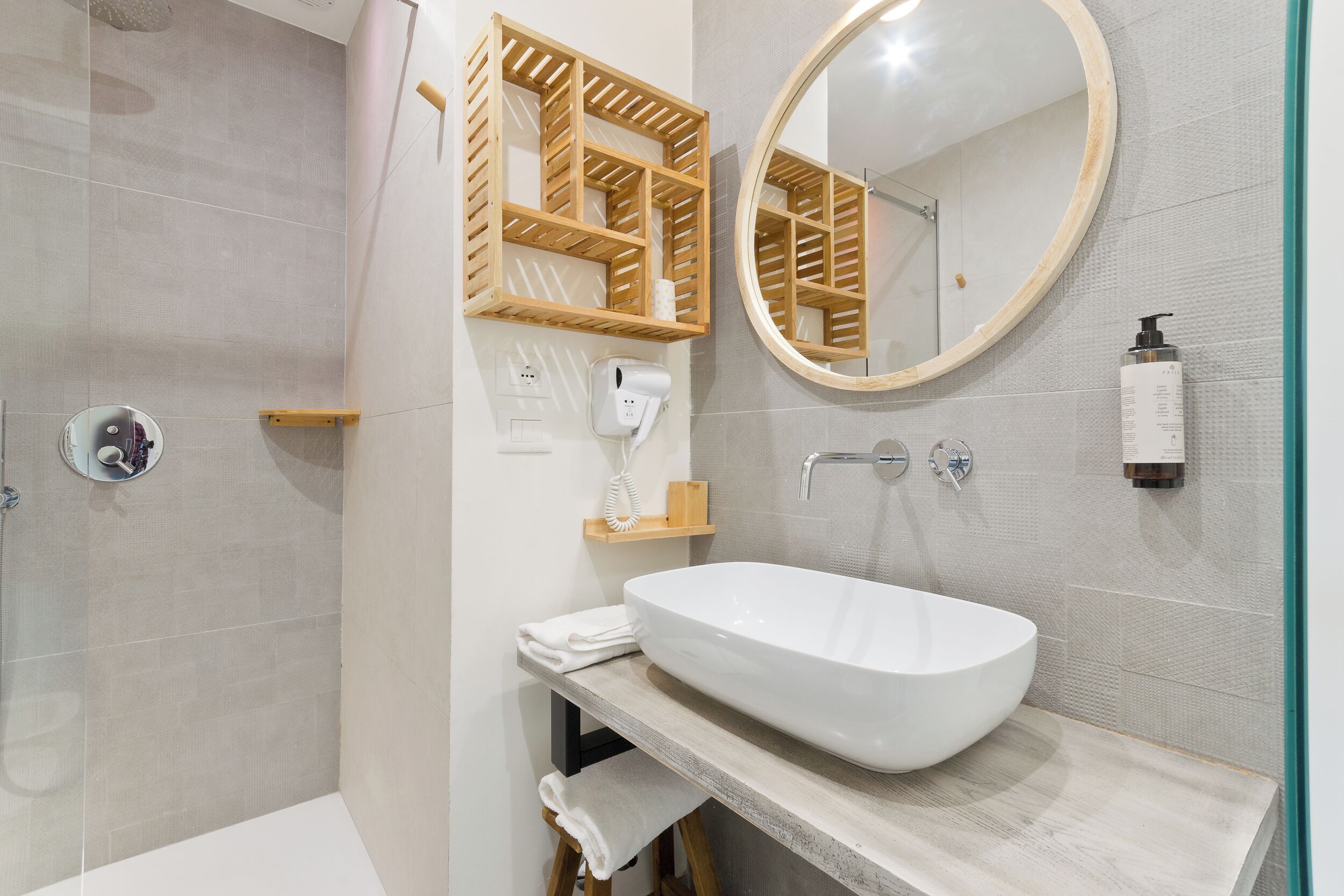 Comfort-Dreibettzimmer, Nichtraucher, Balkon | Badezimmer