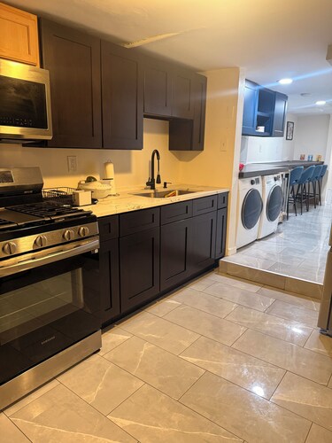 Ground level Modern 1 Bedroom Suit in Brooklyn