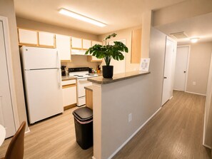 Coffee/tea maker, fridge, microwave, oven