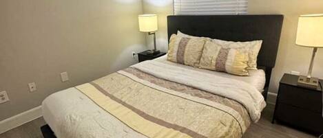 Desk, iron/ironing board, WiFi, bed sheets