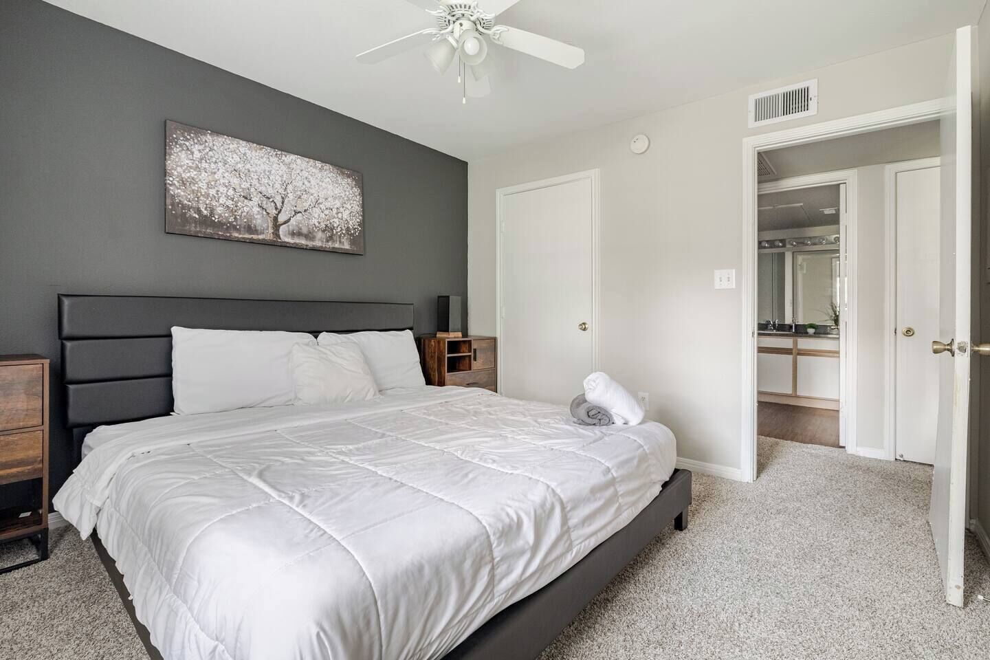 1 bedroom, desk, iron/ironing board, WiFi