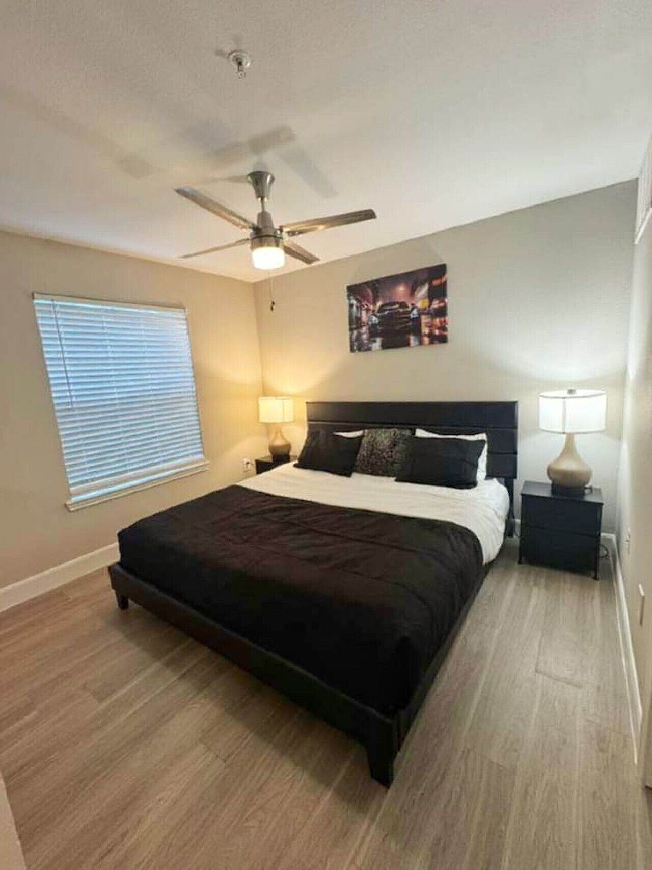 1 slaapkamer, een bureau, een strijkplank/strijkijzer, wifi