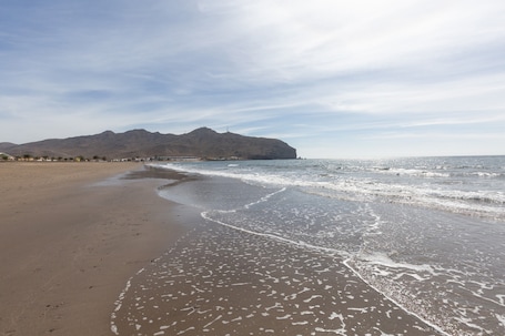 Beach nearby. Vacation Apartment 'Edificio El Baifo Loco - Constantin' with Sea View and Balcony