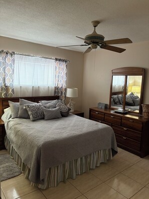 2 chambres, fer et planche à repasser, Wi-Fi, draps fournis