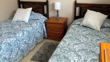 2 habitaciones, tabla de planchar con plancha, wifi y ropa de cama