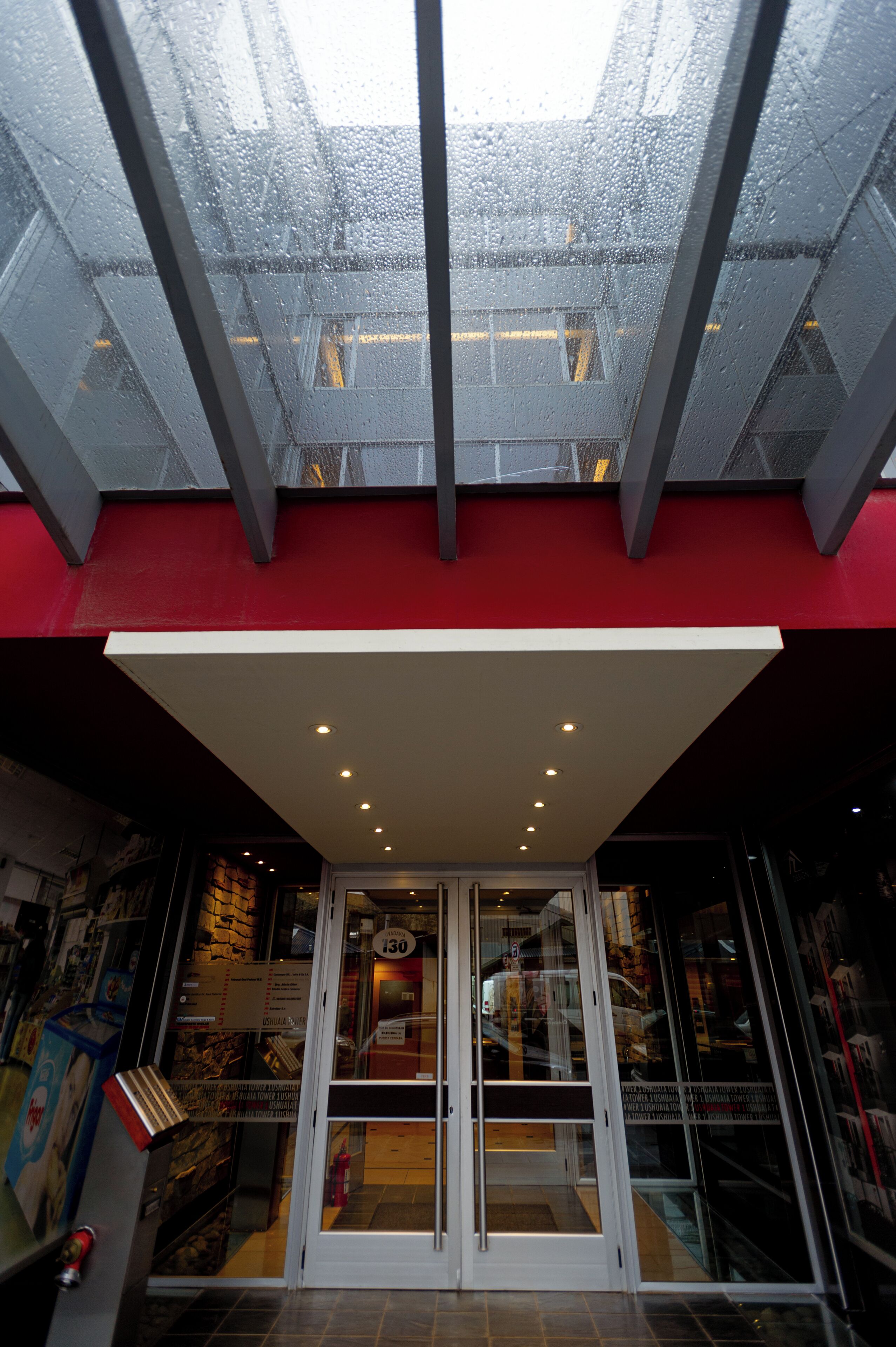 Vista frontal de la propiedad